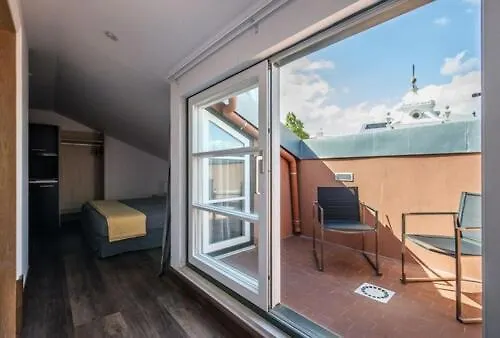 Casa Solayme Garrett Daire